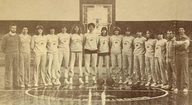 Qualificazioni agli Europei Juniores di Sondrio del 1981. Si riconoscono Pietro Pozzilli, Emanuele Marino, Maria Luisa Premier, Amalia Pomilio, Daniela Antonione, Stefania Pessaro, Susanna Cornelli Pedrazzini, Cristina Grana, Federica Sbrissa, Antonella Galimberti, Roberta Serradimigni e Marcello Perazzetti.